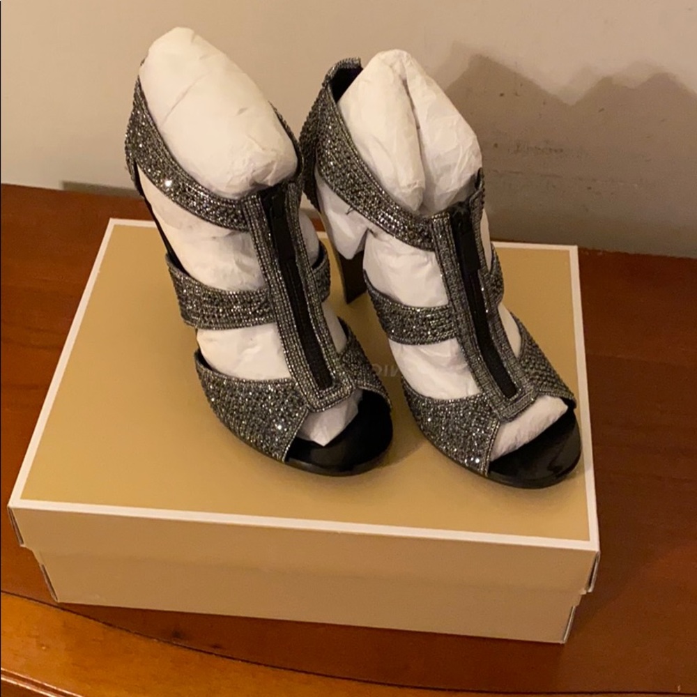 MK SANDALS - NEW